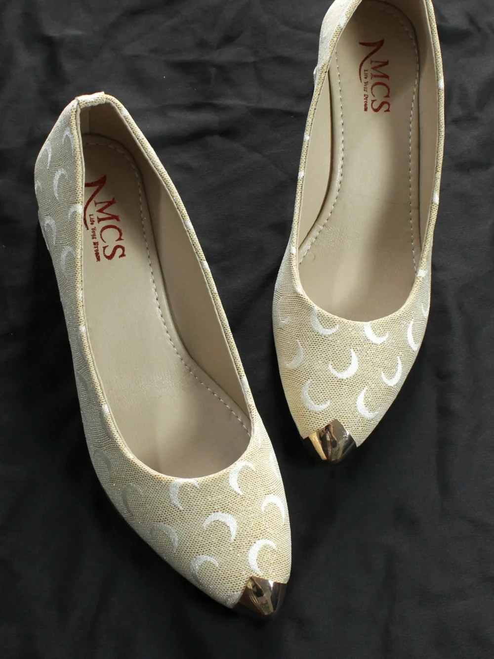 Moon Glitter Dust Court Shoe Metal Toe (Cream)