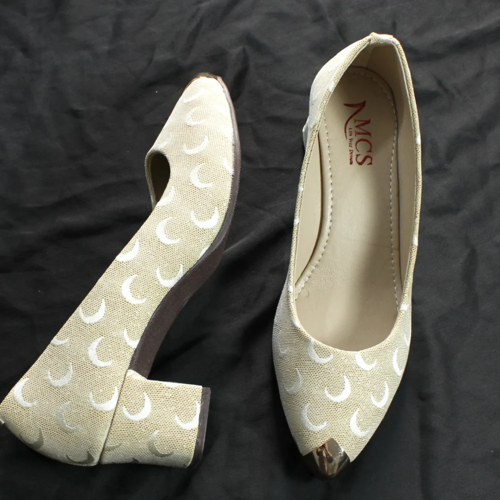 Moon Glitter Dust Court Shoe Metal Toe (Cream)
