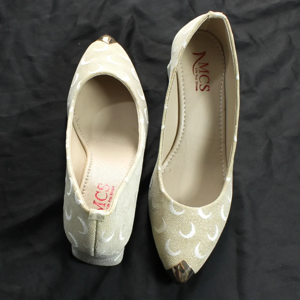 Moon Glitter Dust Court Shoe Metal Toe (Cream)