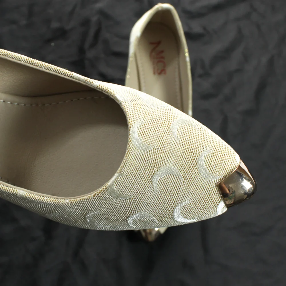 Moon Glitter Dust Court Shoe Metal Toe (Cream)