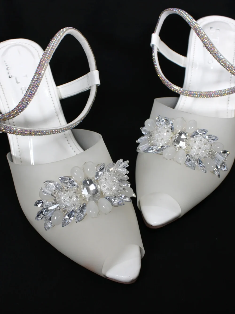 Glass Broche Article # 25426