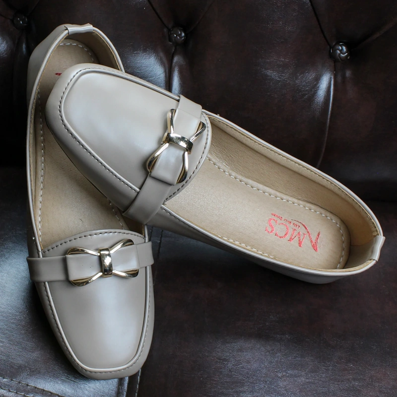 8 Buckle Beige Loafer 2
