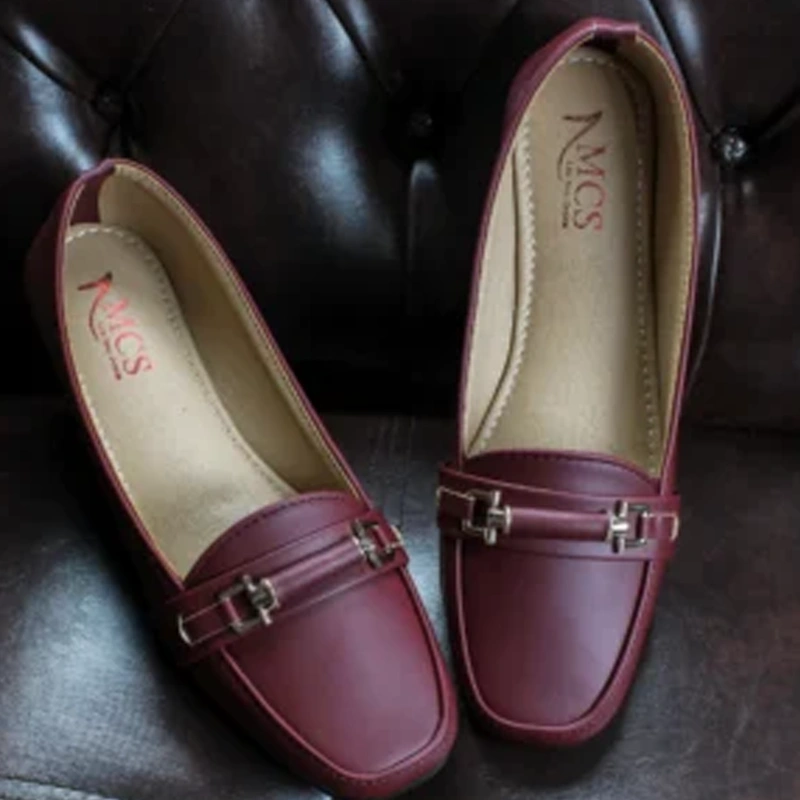 8 Buckle Beige Loafer Maroon 2
