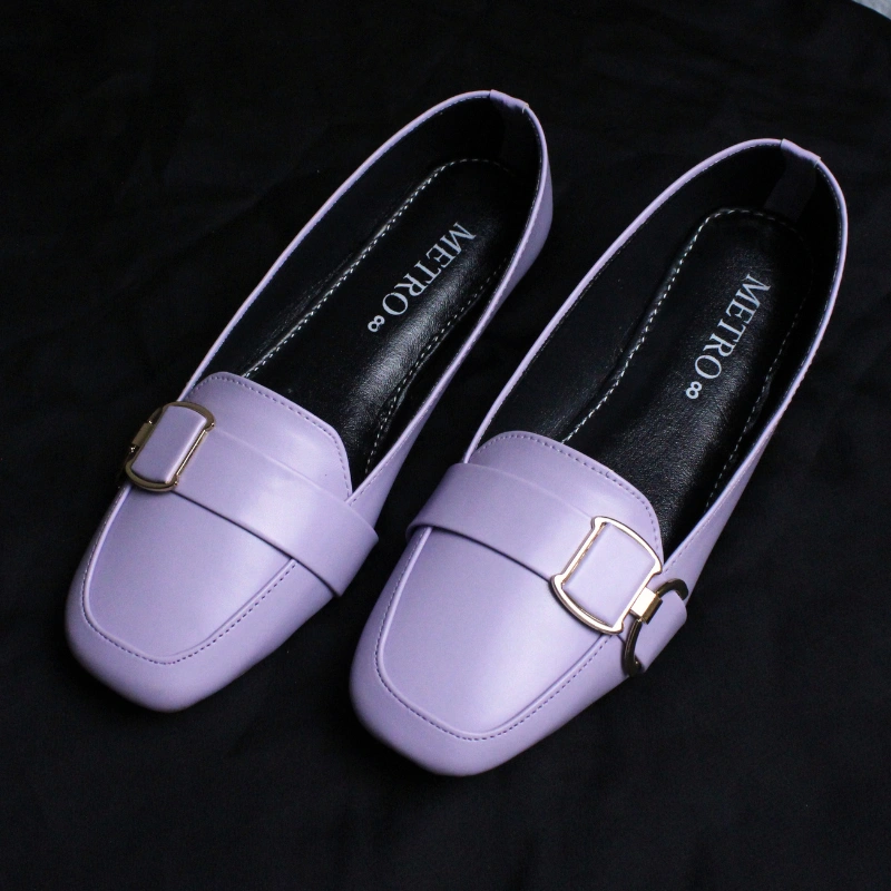 Chic Classic Buckle Loafers