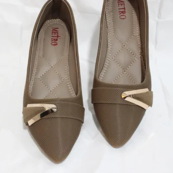 Pointed Pumps Triangle buckle